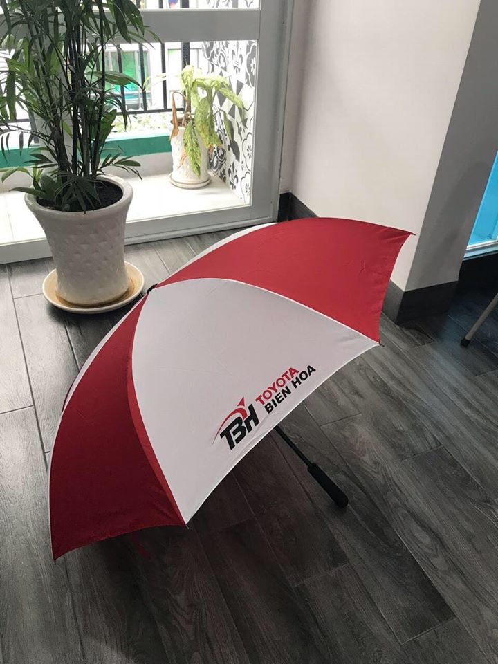 Quà tặng ô dù quảng cáo in logo Hồ Chí Minh