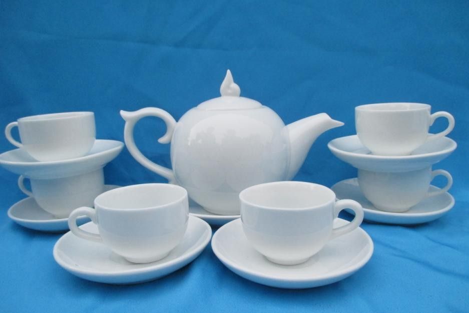 Bộ bình trà cao cấp bát tràng là mặt hàng gốm sứ được yêu thích nhất