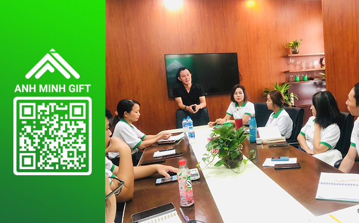 Giám đốc Công ty Việt Nam Kết Nối chia sẻ kinh nghiệm và đào tạo kỹ năng sale tại Công ty Quà Tặng Anh Minh