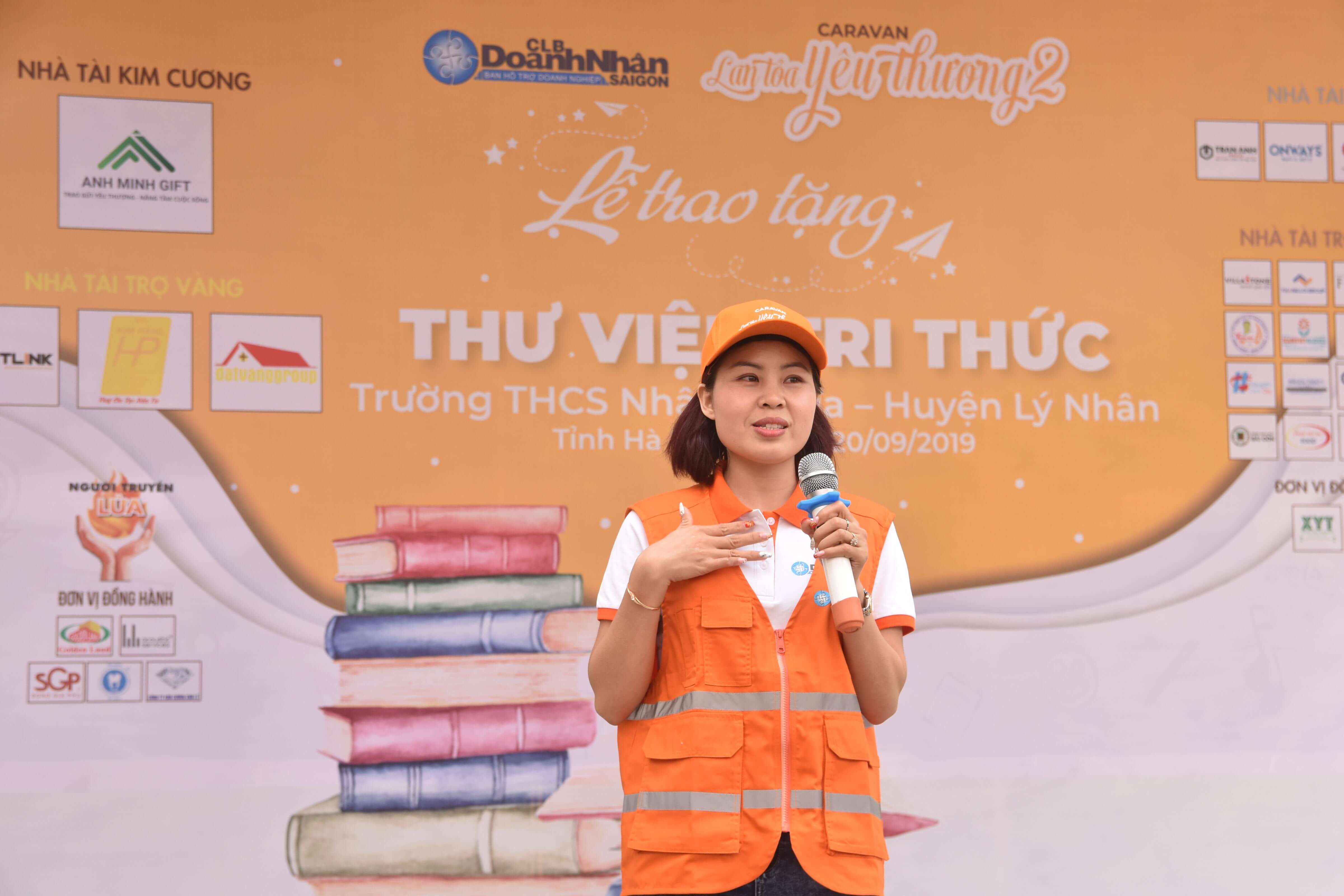 CEO Thanh Mai nhận giấy khen từ Câu lạc bộ Doanh Nhân Sài Gòn