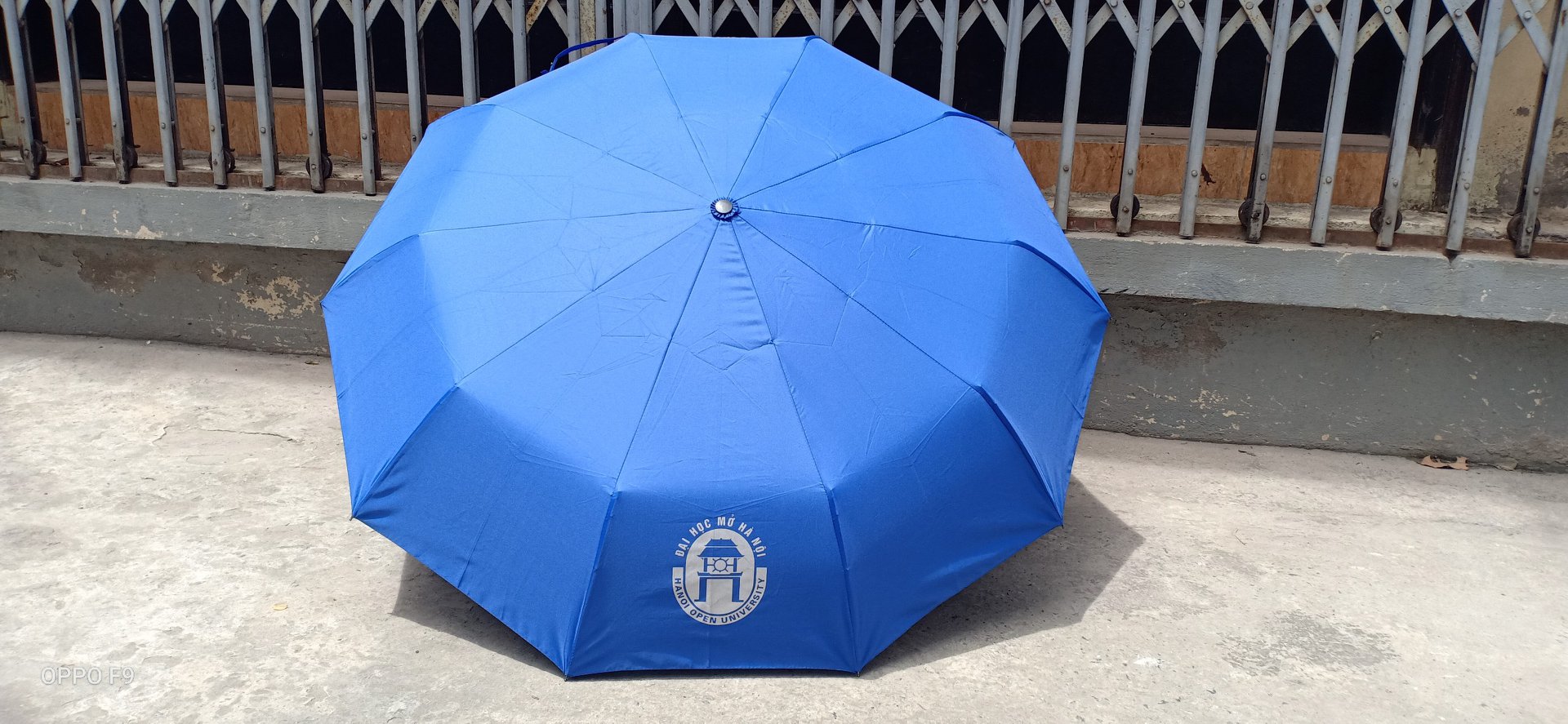 Quà tặng ô dù cầm tay in logo
