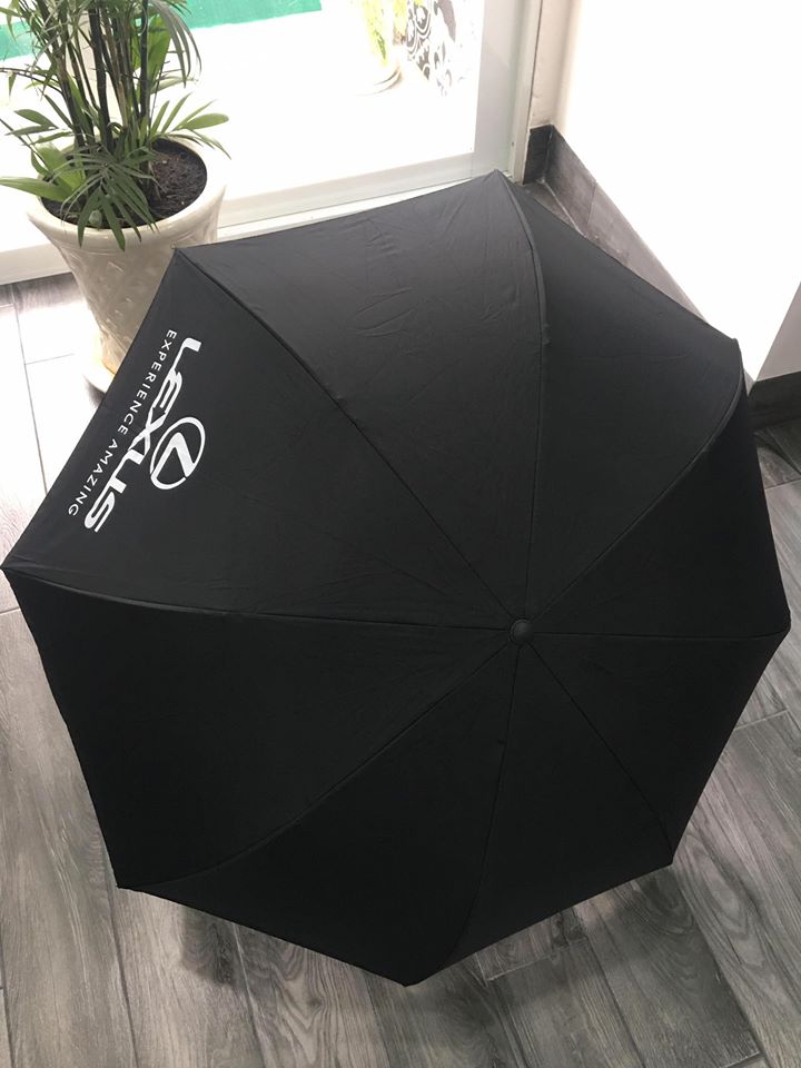 Quà tặng ô dù in logo cho mùa mưa cận kề