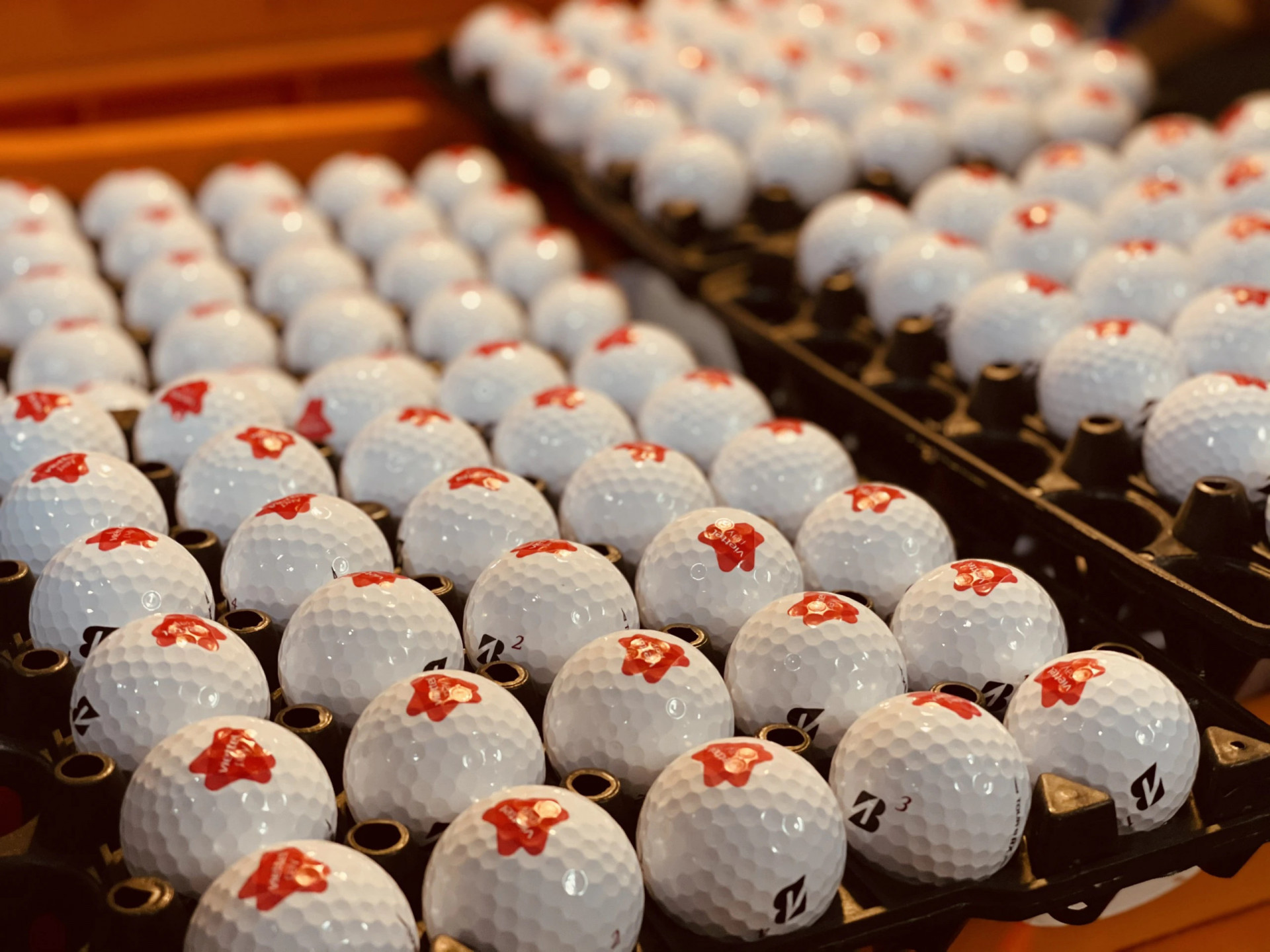 Phương pháp in logo bóng golf chất lượng cho doanh nghiệp