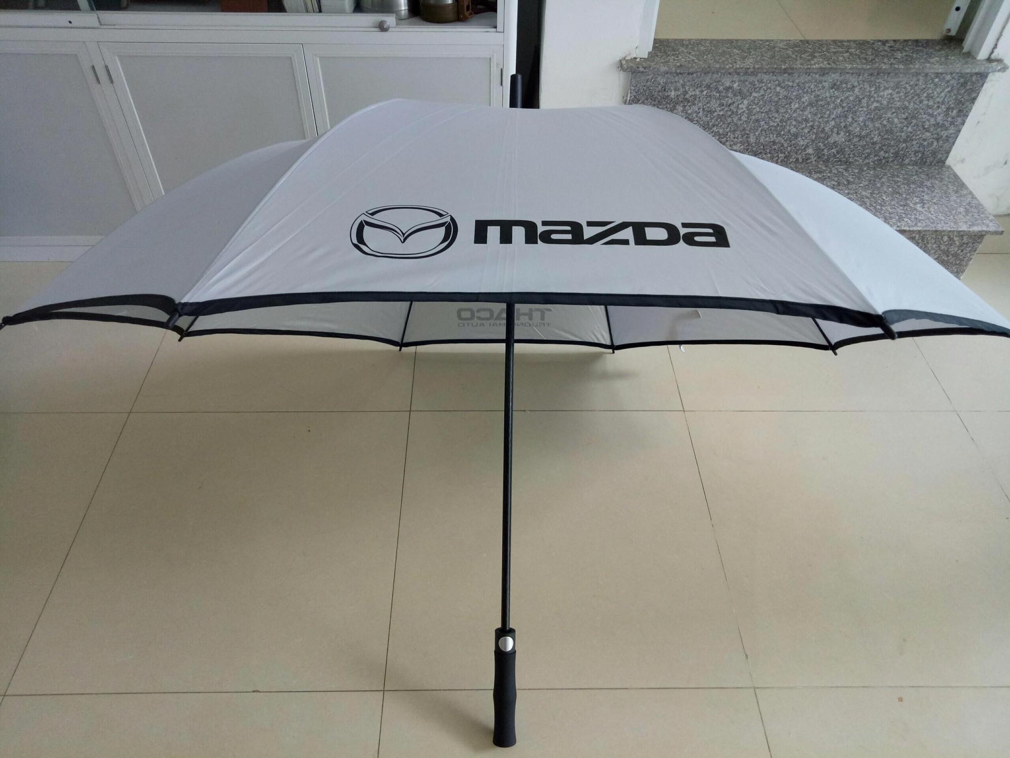 Quà tặng ô dù in logo cho mùa mưa cận kề