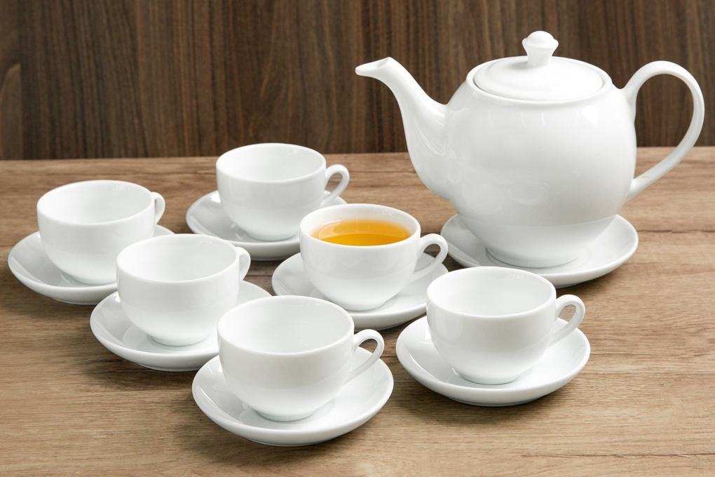 Quảng cáo thương hiệu với quà tặng bộ bình trà in logo