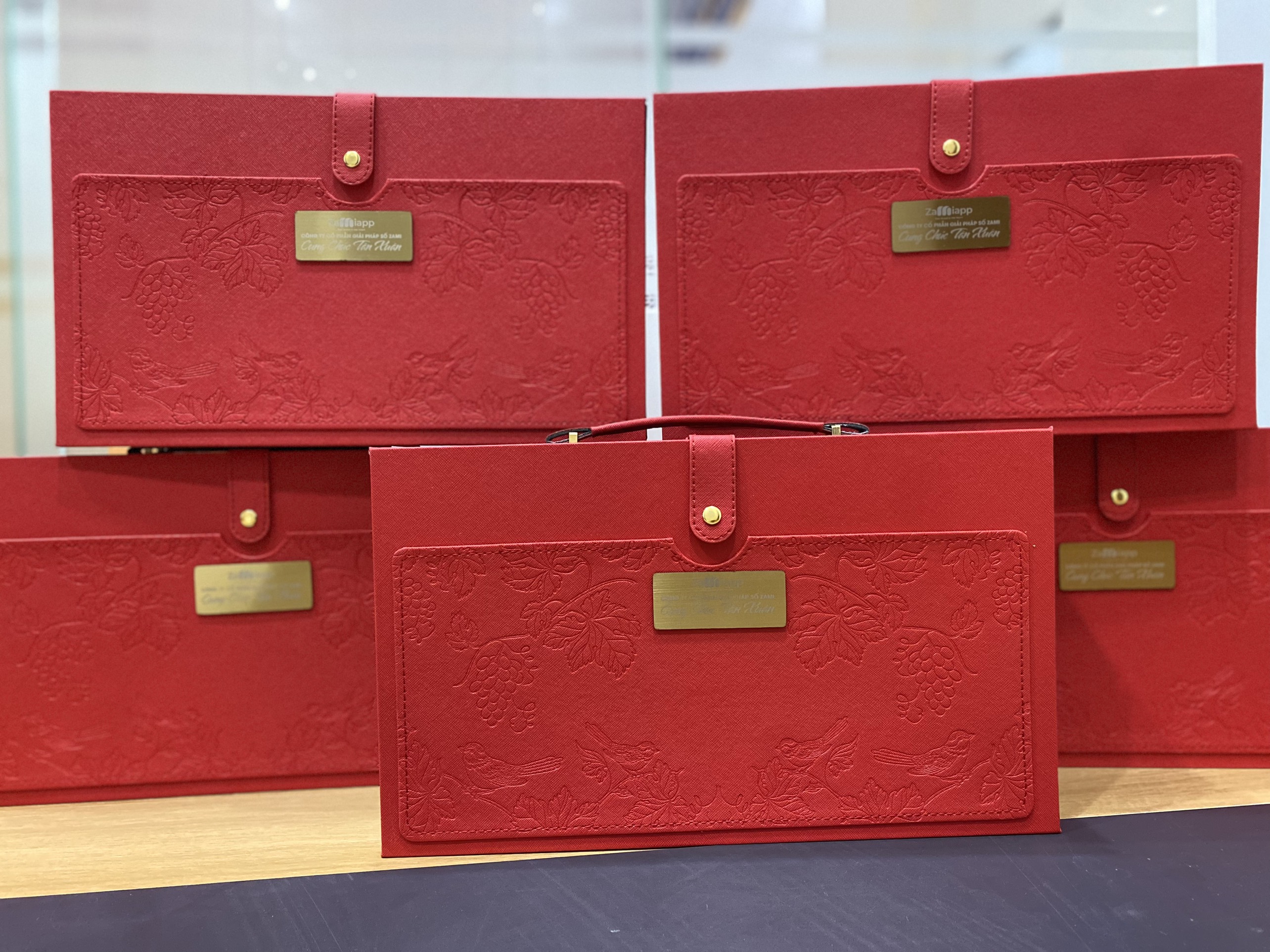 Xưởng sản xuất hộp quà tết 2026 Bính ngọ chất lượng